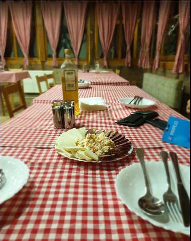 Domacinstvo Kod Gere Bed & Breakfast Crni Vrh Екстериор снимка